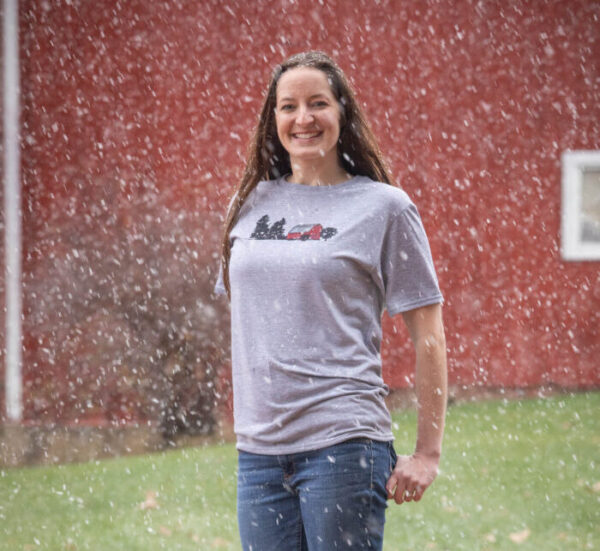 Classic Red Barn T-shirt - Image 2
